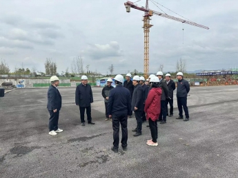 陕西省体育局党组书记、局长尤磊一行至洋县全民健身中心和体育场建设项目现场调研